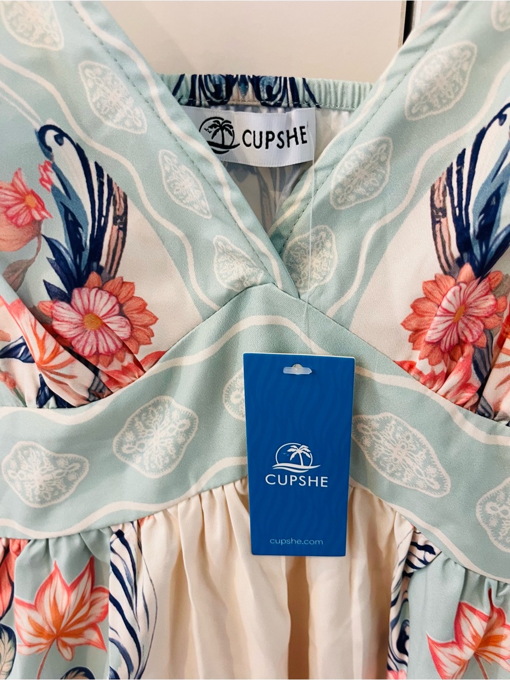 Cupshe women’s small NWT Mint & Cream V-Neck tropical boho print romper - Picture 3 of 12